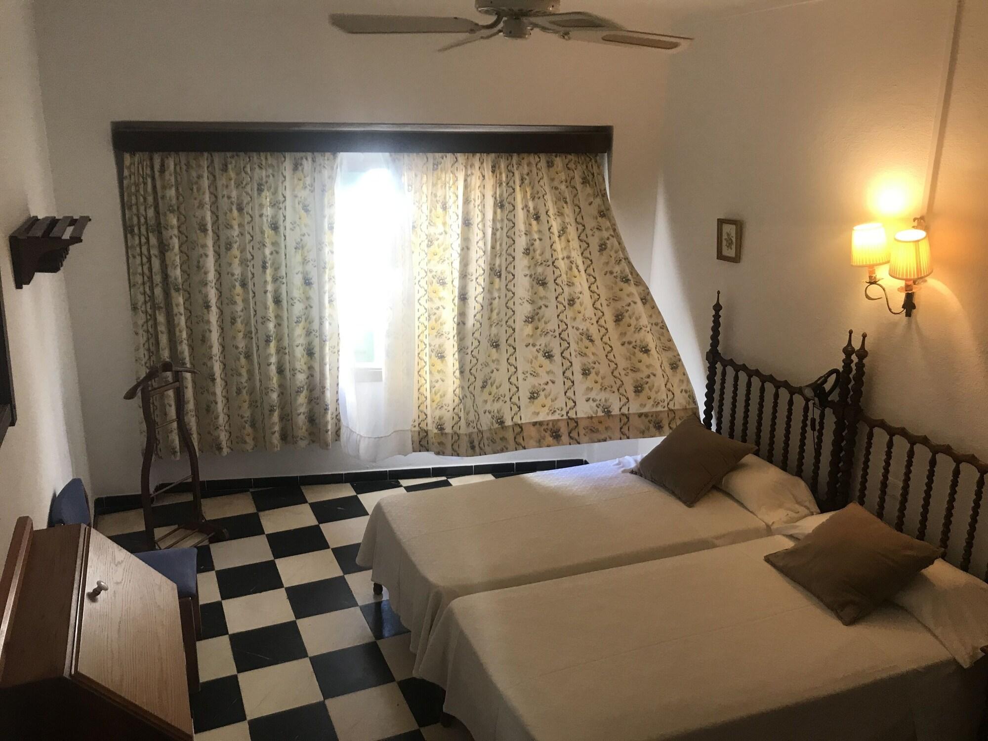 Hostal Cas Bombu Cala Ratjada  Eksteriør bilde