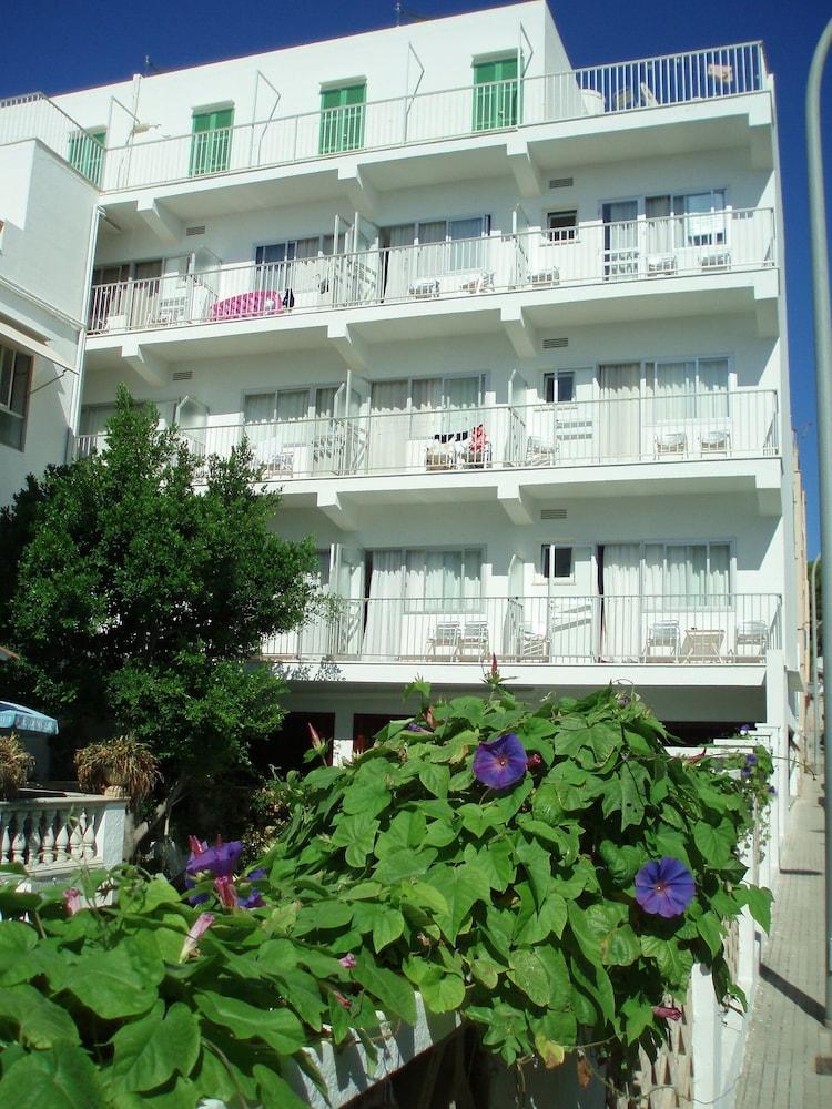Hostal Cas Bombu Cala Ratjada  Eksteriør bilde